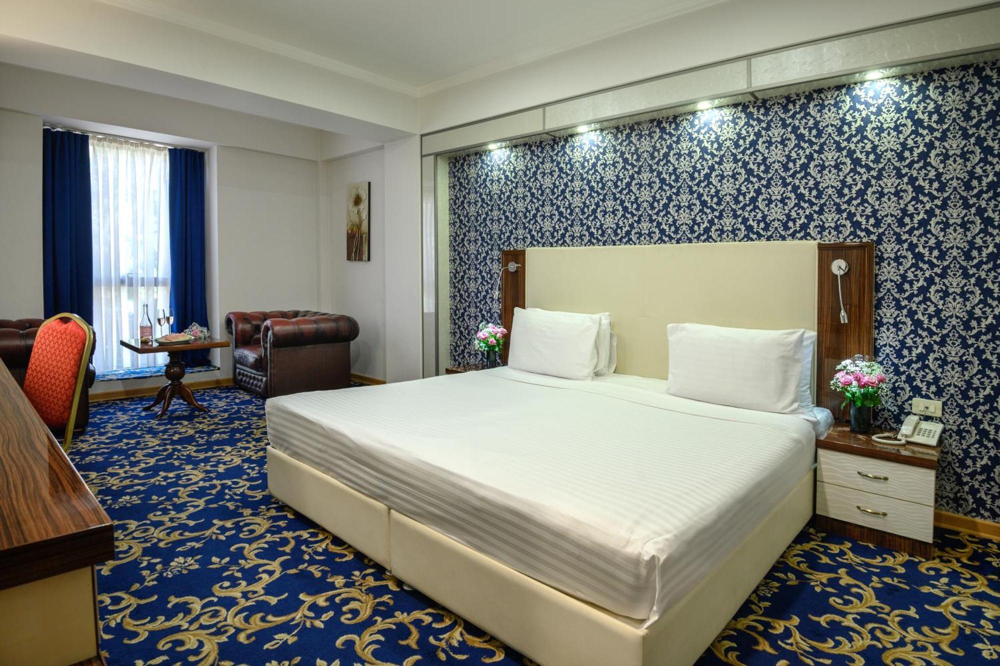 Royal Plaza By Stellar Hotels, Jerevan Eksteriør billede