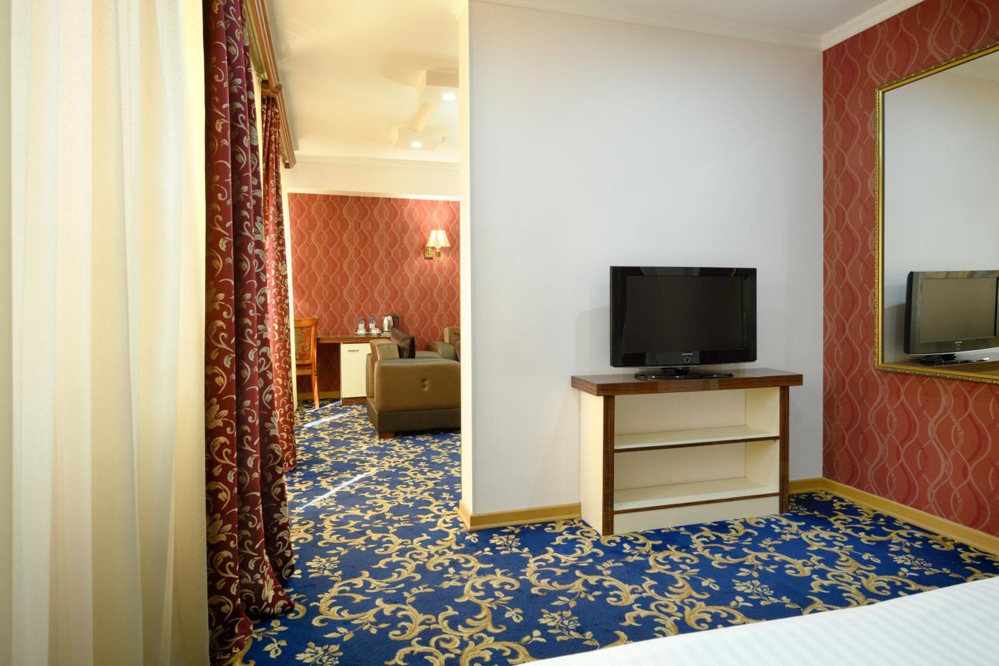 Royal Plaza By Stellar Hotels, Jerevan Eksteriør billede
